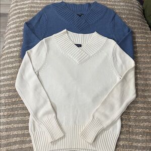 Lot (2) Preview International Classic V-Neck Blue & Cream Sweater Size M,L